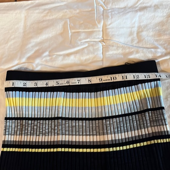 Me +Em stretch skirt - Picture 6 of 6